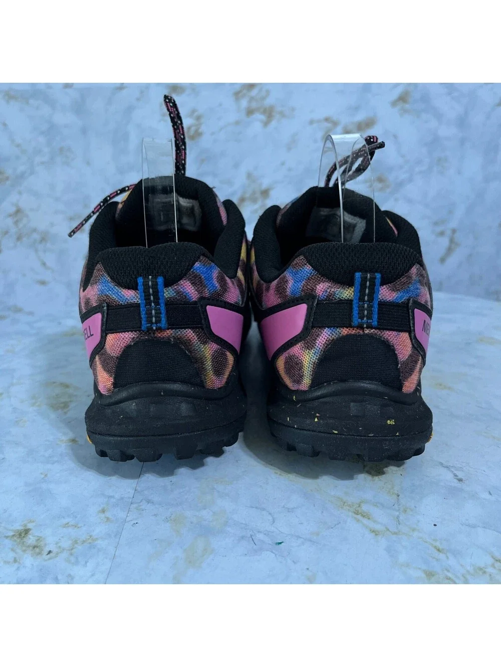 Merrell signs tread